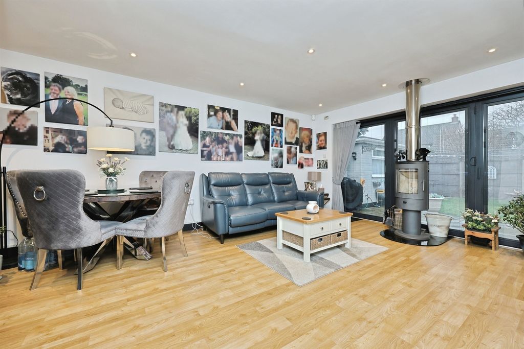 Property photo 3 of 24