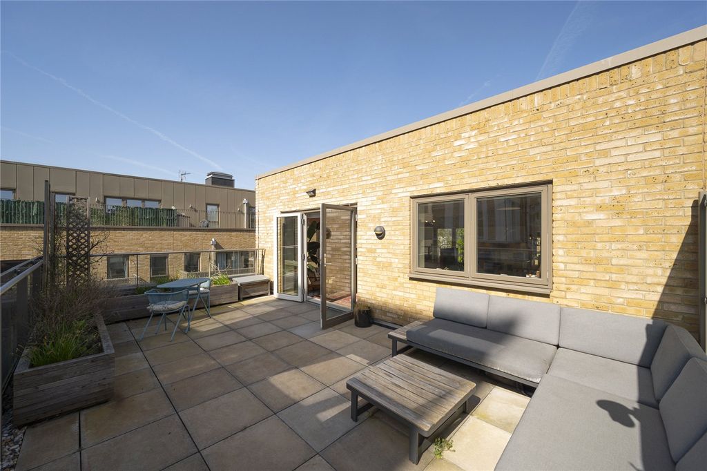 Property photo 2 of 16 Terrace