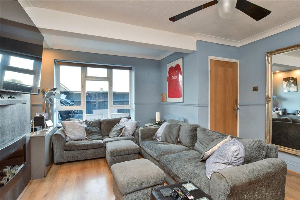 Property photo 2 of 9 Lounge/ Kitchen