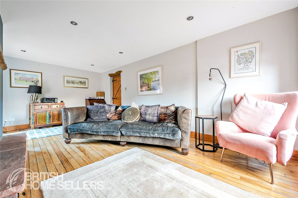 Property photo 2 of 21 Picture No. 02