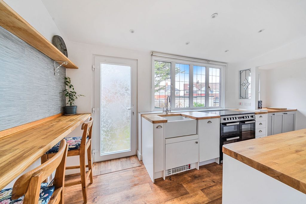 Property photo 3 of 23