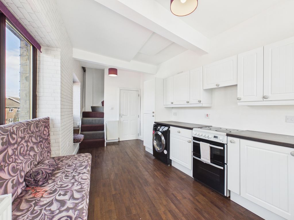 Property photo 3 of 10 Cam02637G0-Pr0016-Still005