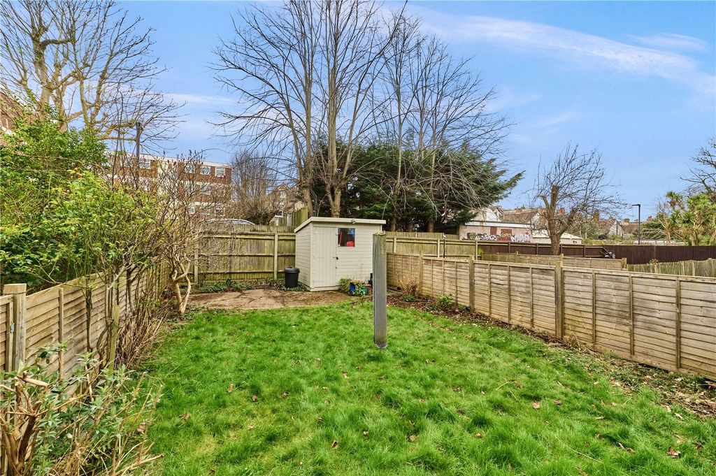 Property photo 2 of 12 Picture No. 11