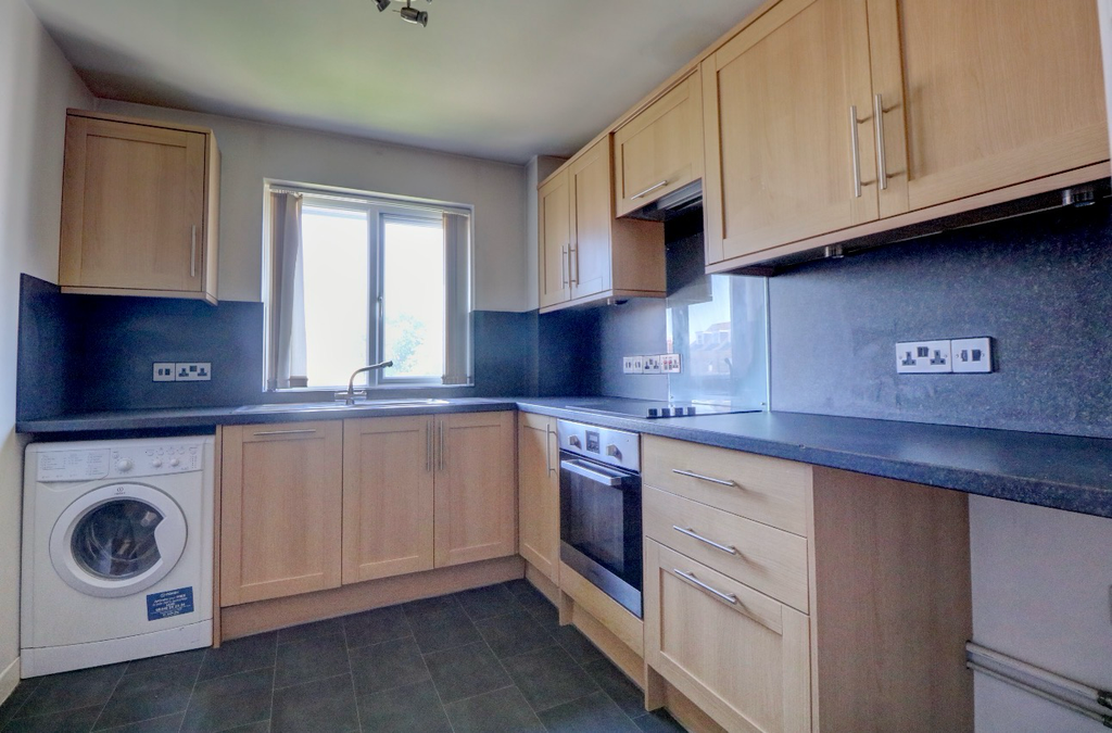 Property photo 3 of 10 Kitchen