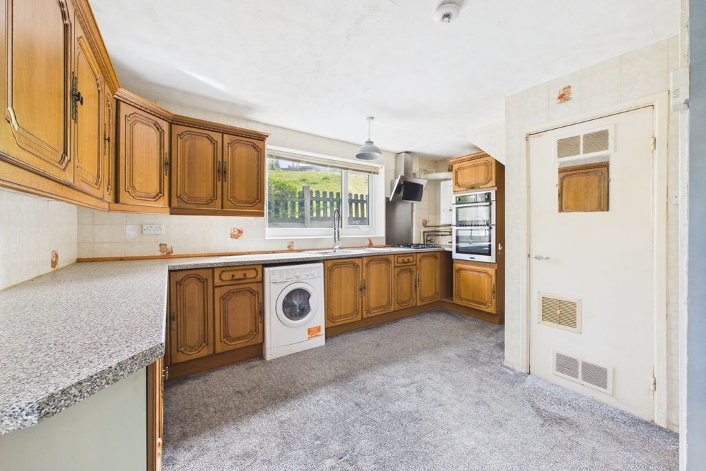 Property photo 2 of 16 Kitchen