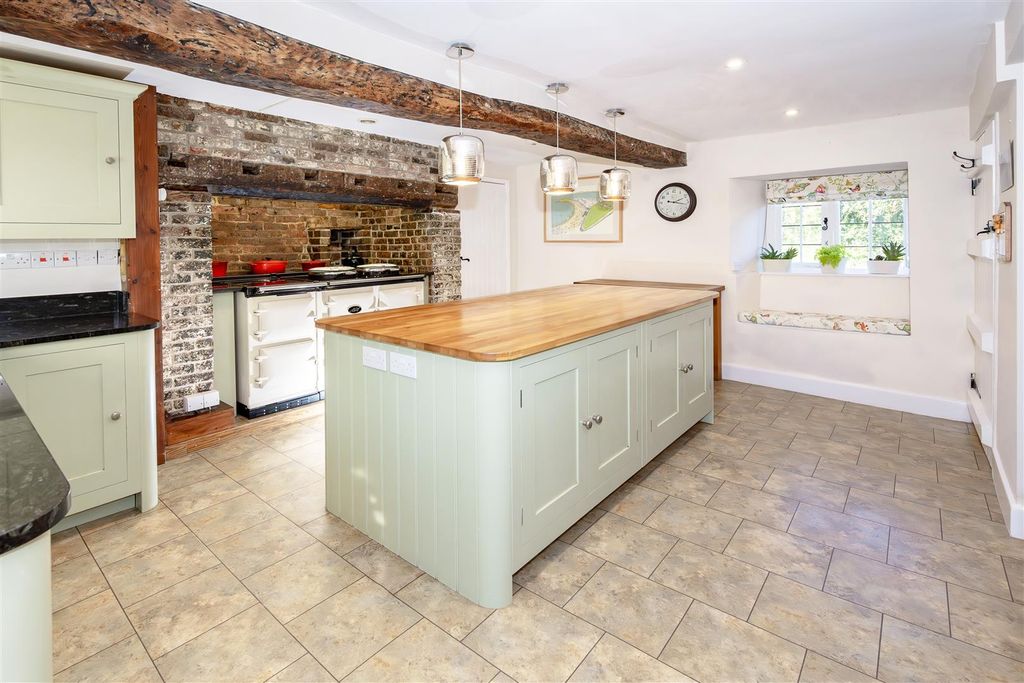 Property photo 3 of 28 Kitchen