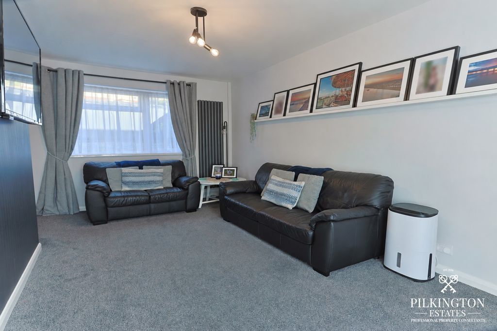 Property photo 3 of 17 5718755