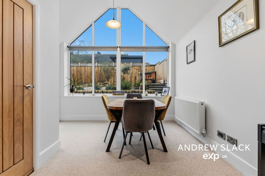 Property photo 3 of 40