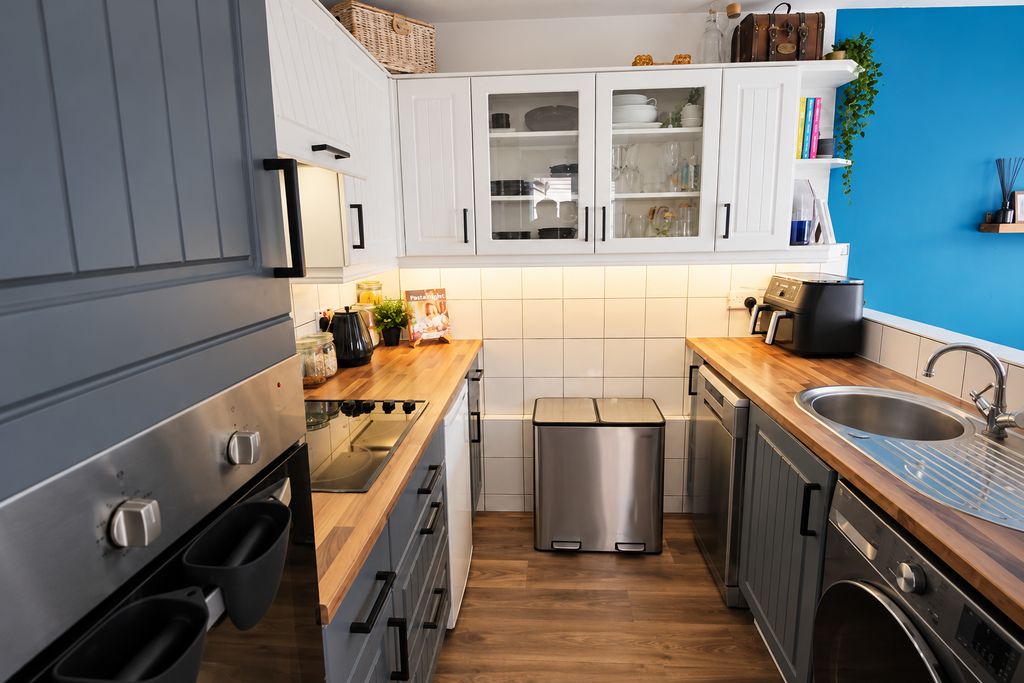 Property photo 2 of 11 Kitchen