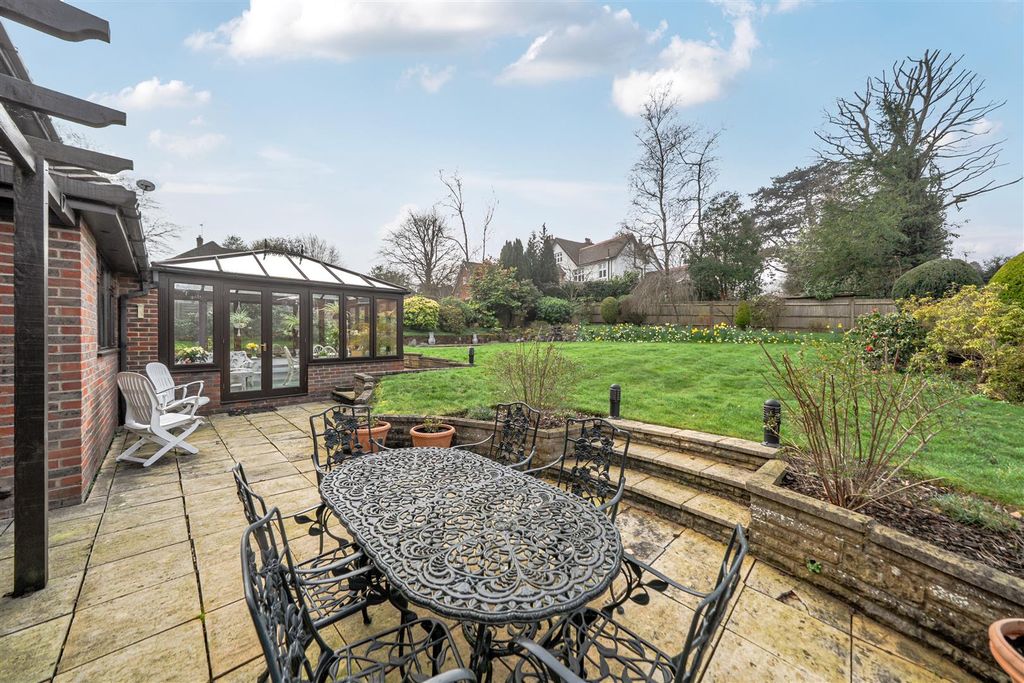 Property photo 3 of 23 1424940-21-69Af27F4ba215.Jpg