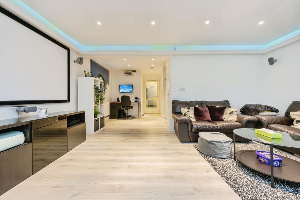 Property photo 2 of 17 Akl_2353