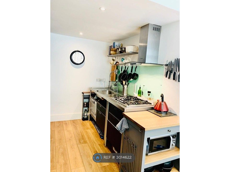 Property photo 3 of 7 Kitchen