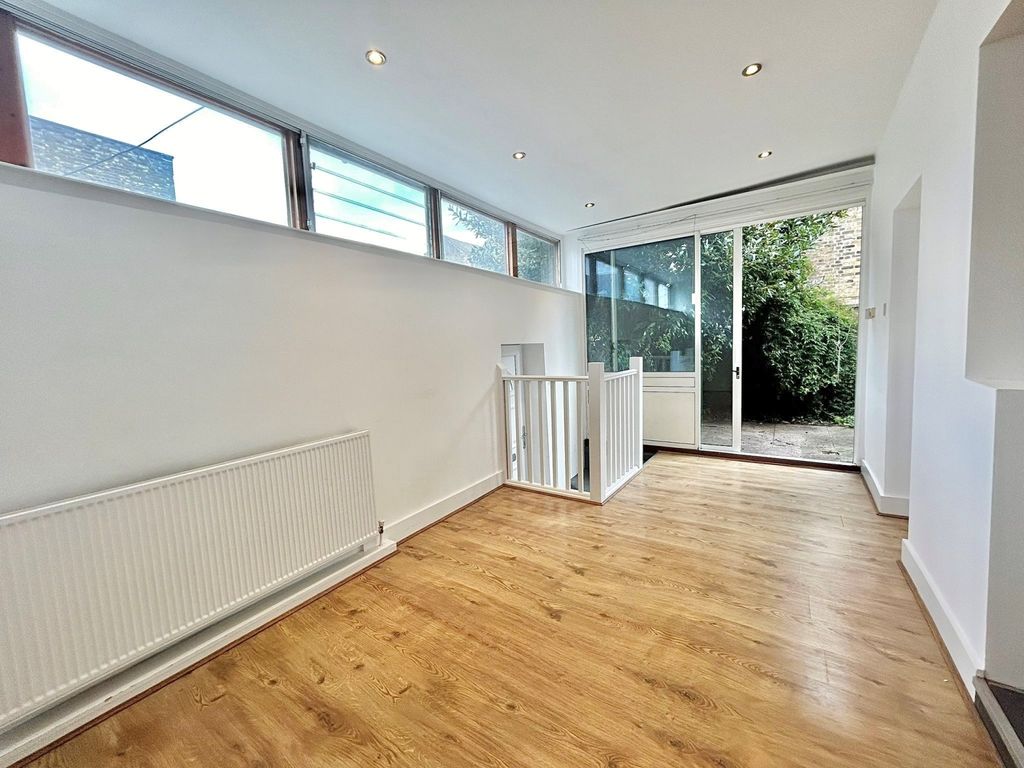 Property photo 3 of 7 3