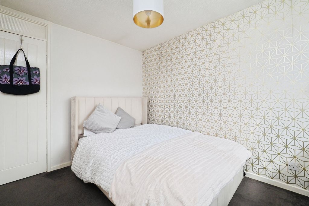 Property photo 3 of 32 Pbox-Img.Jpg