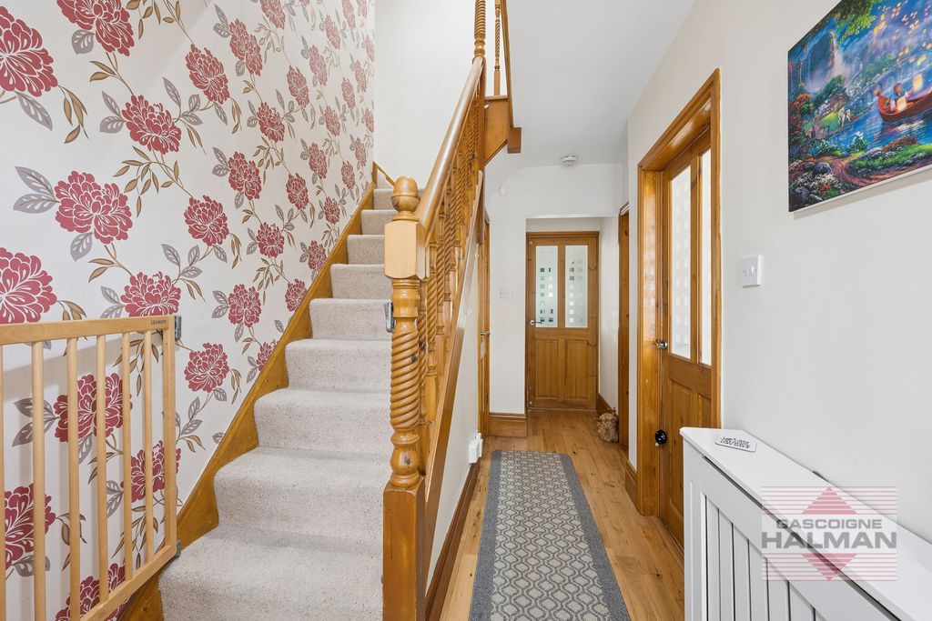 Property photo 3 of 33