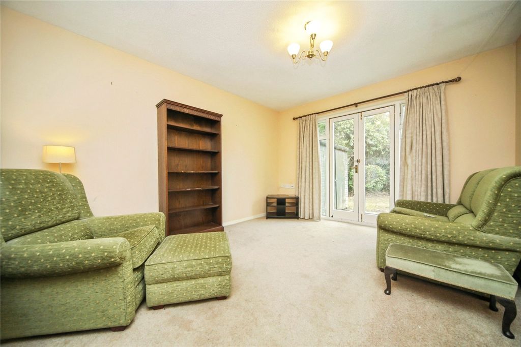 Property photo 2 of 11 Lounge