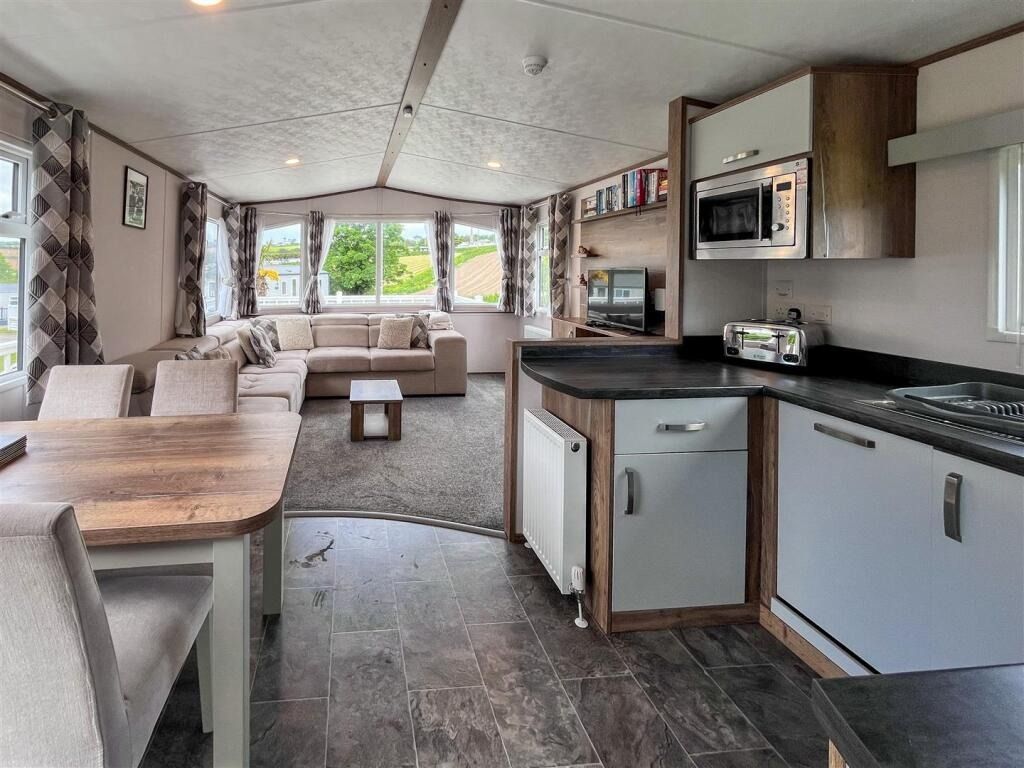 Property photo 2 of 17 4838782