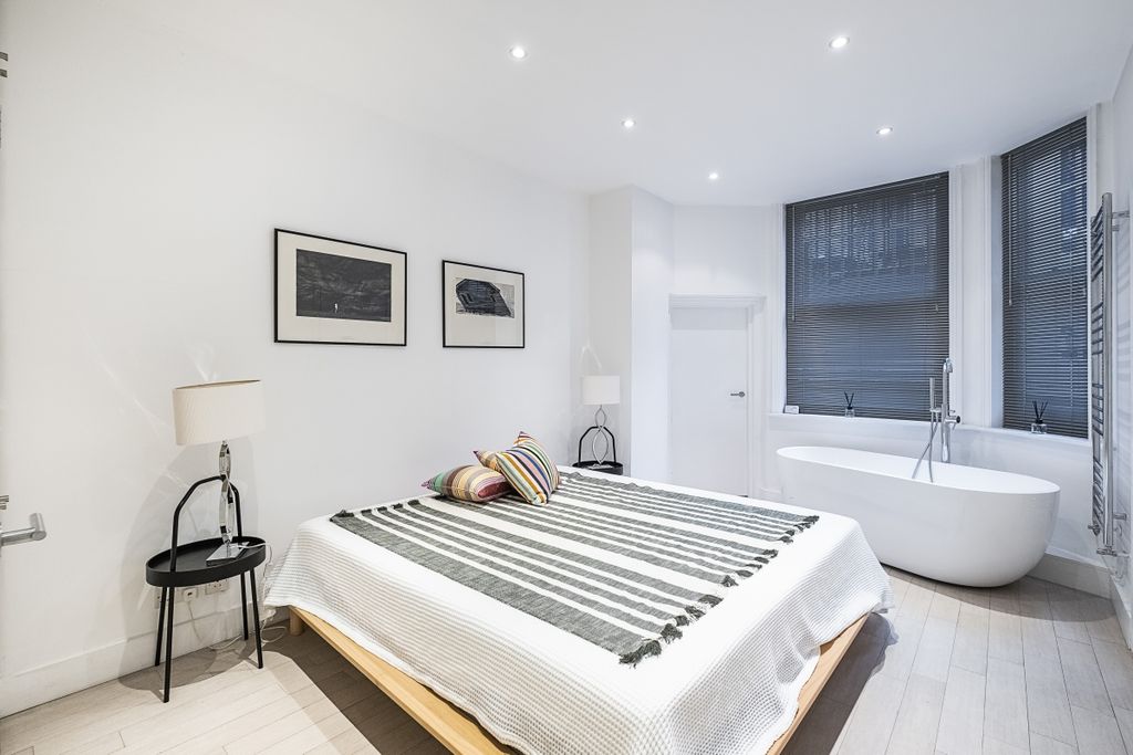 Property photo 2 of 13 Bedroom