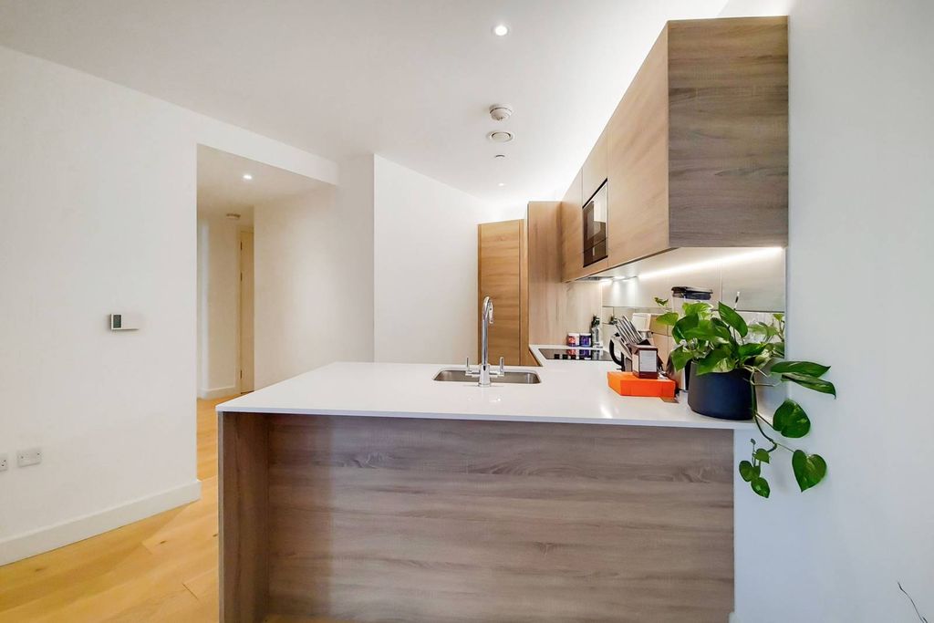 Property photo 2 of 28