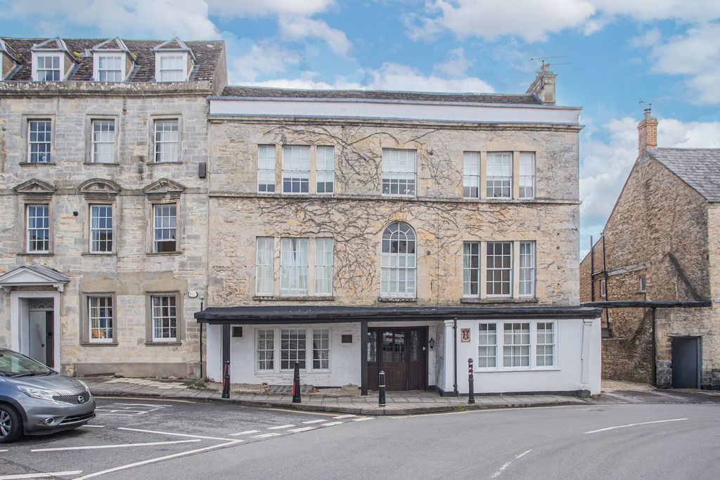 3 bed flat for saleTalbot Apartments, Market Place, Tetbury GL8