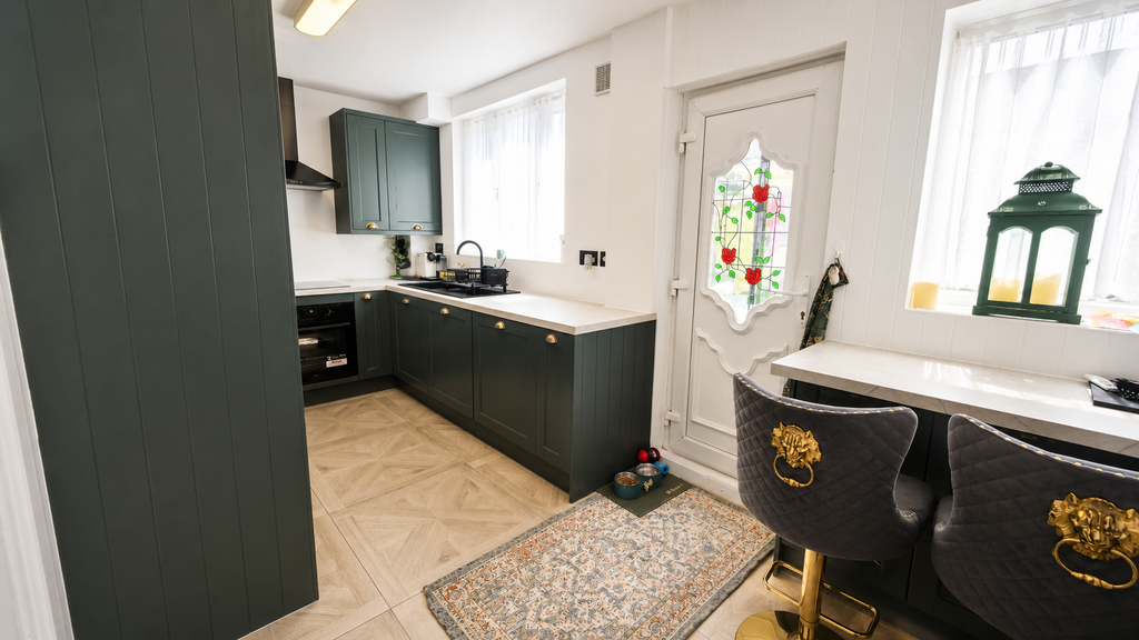 Property photo 3 of 14 Kitchen
