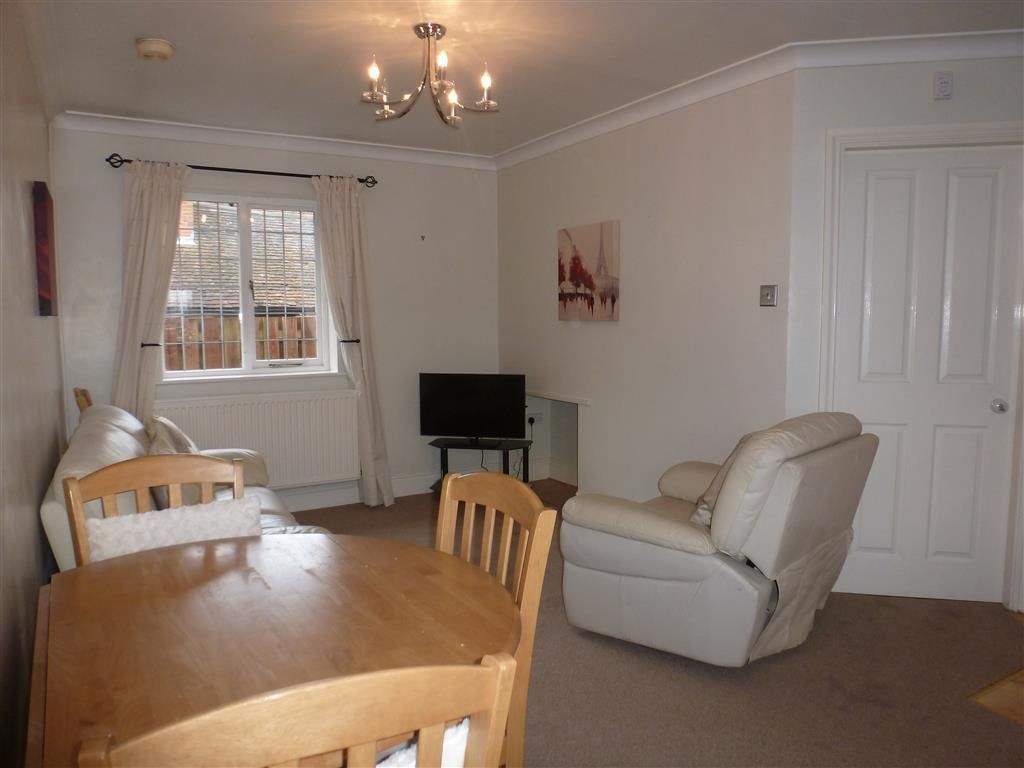 Property photo 3 of 7 Living Room