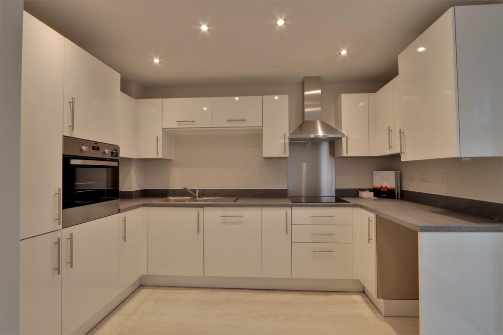 Property photo 3 of 11 Kitchen/Diner
