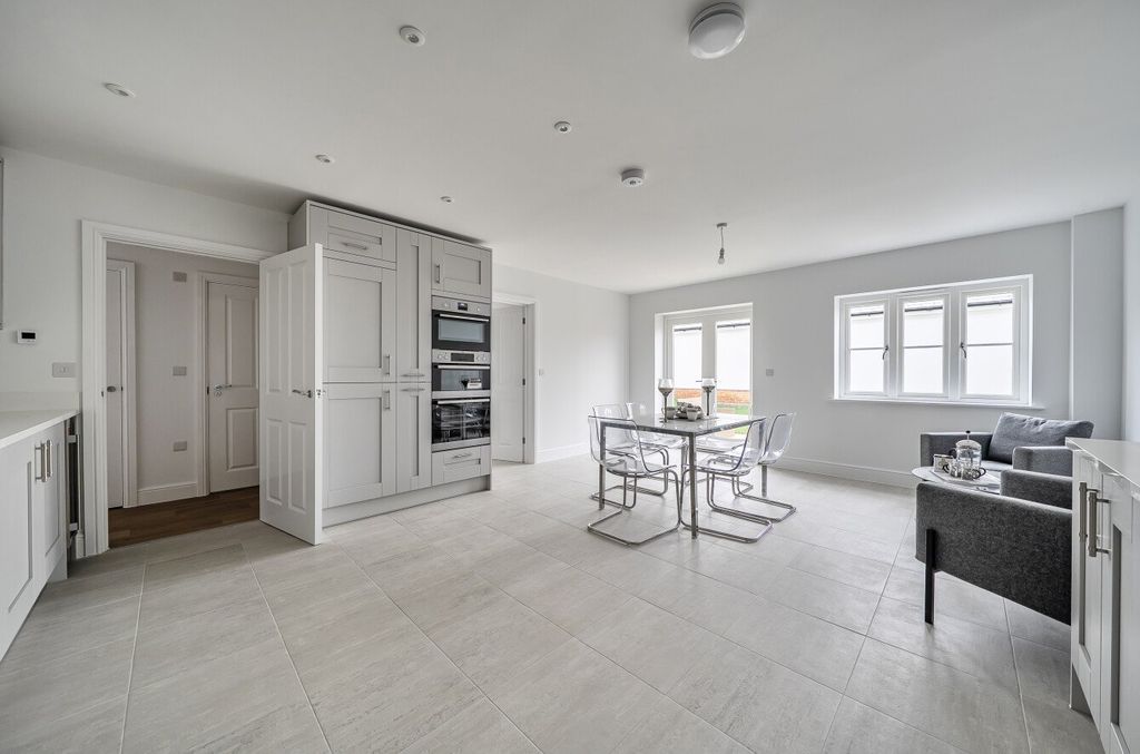 Property photo 3 of 20 1415328-7-698c937...