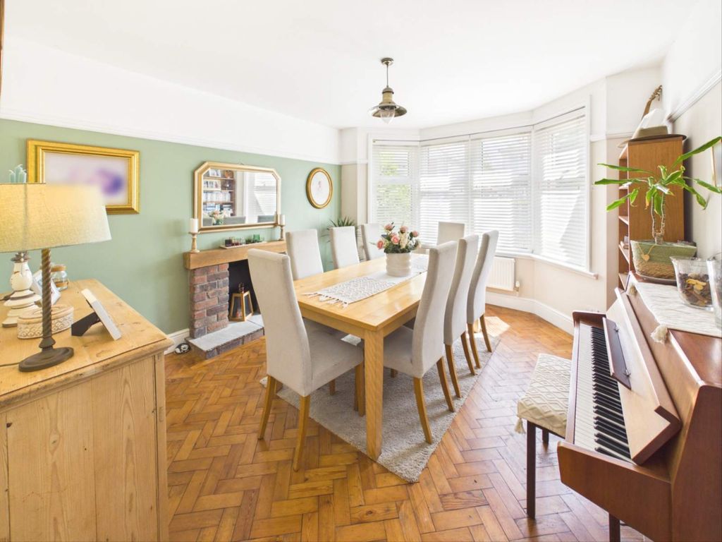 Property photo 2 of 33 Dining Room