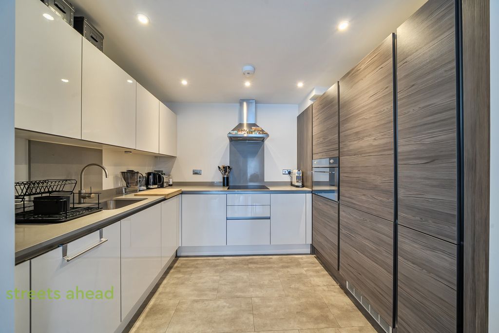 Property photo 3 of 21 1cc5F648-57d5-44c...