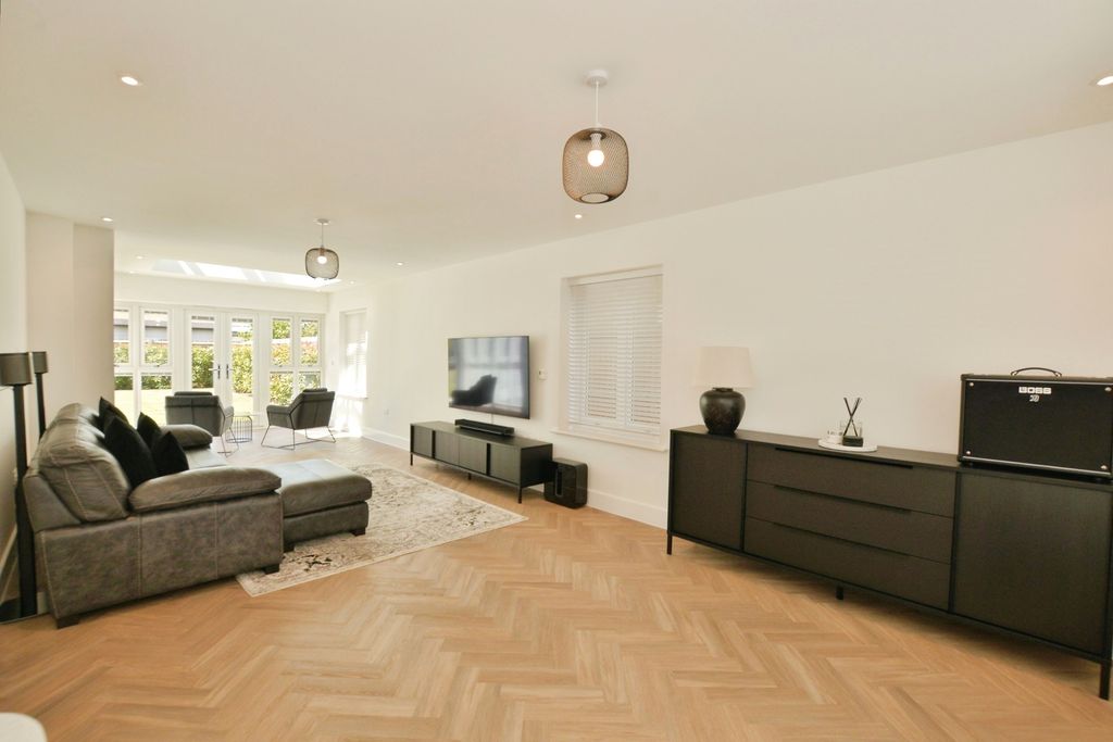 Property photo 2 of 18 Pbox-Img.Jpg