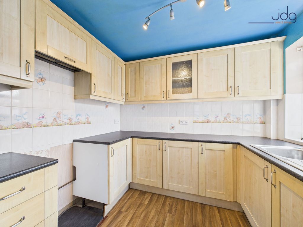 Property photo 2 of 13 Kitchen