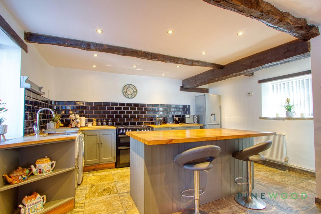 Property photo 3 of 34 Kitchen / Diner