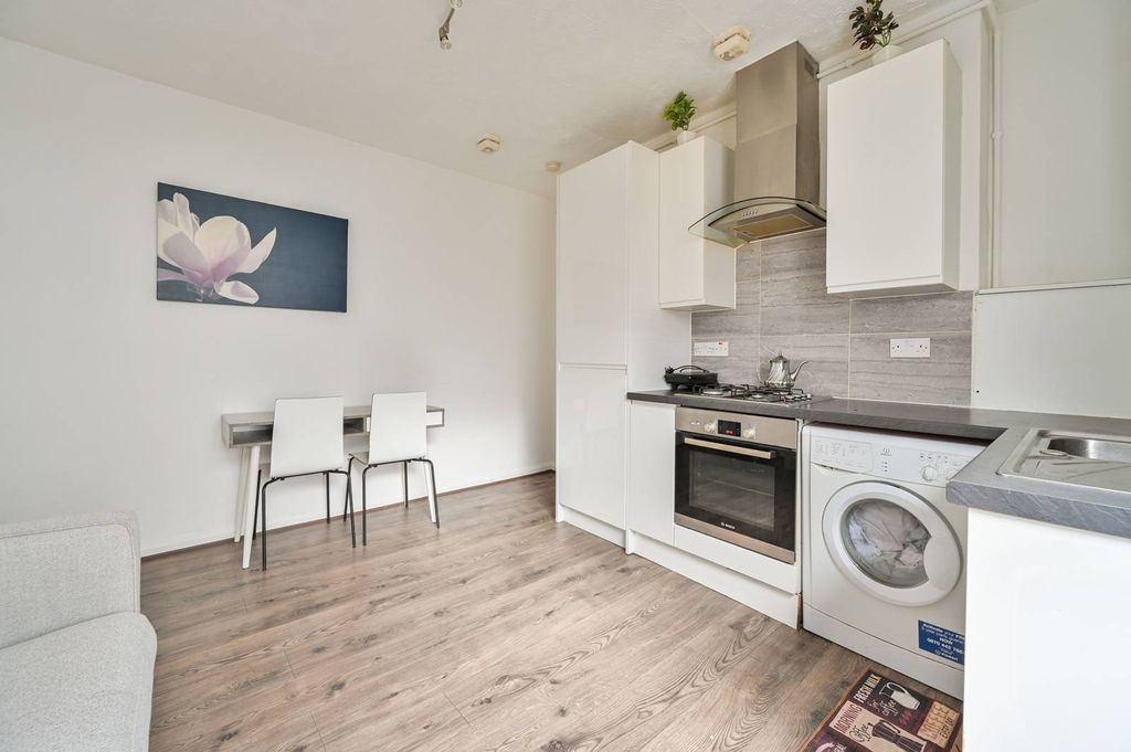 Property photo 2 of 8