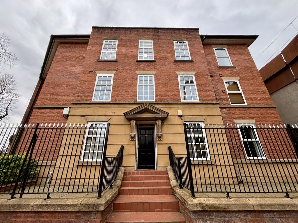 Property photo 3 of 13 Image00001