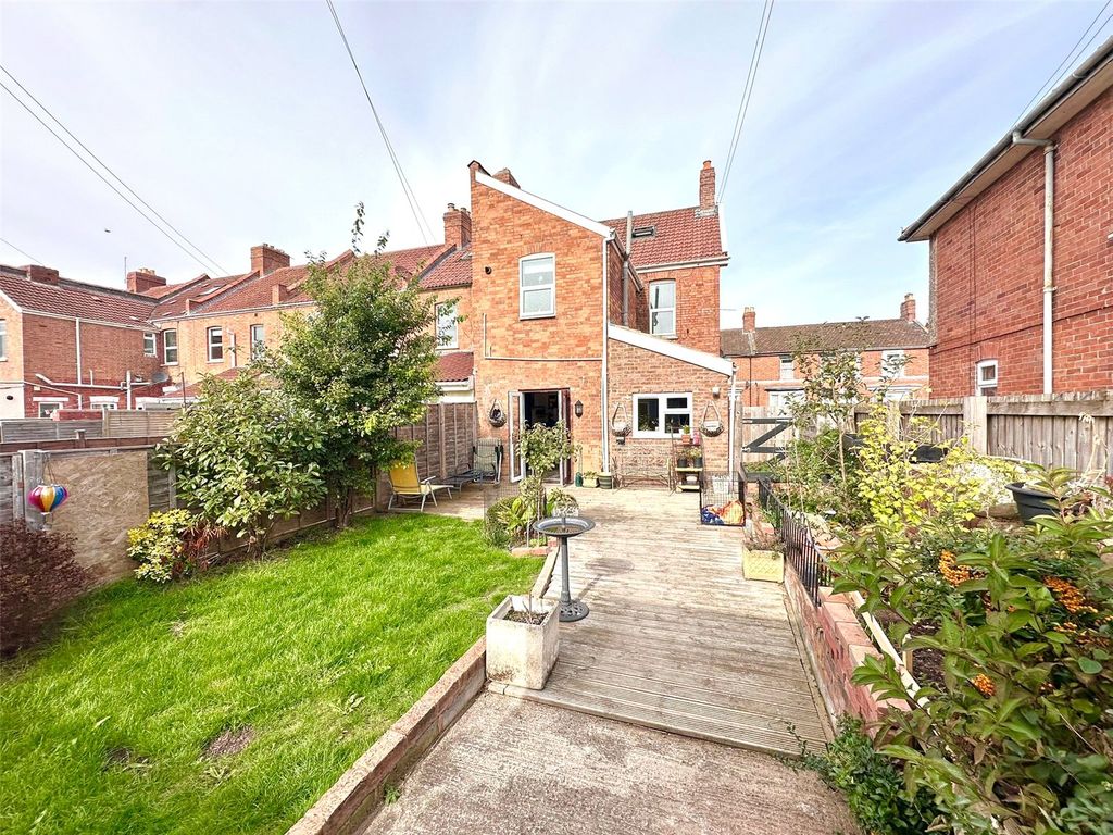 Property photo 3 of 23 Picture No. 24