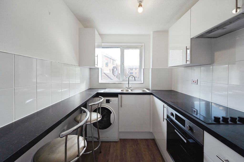 Property photo 3 of 8 Pbox-Img.Jpg