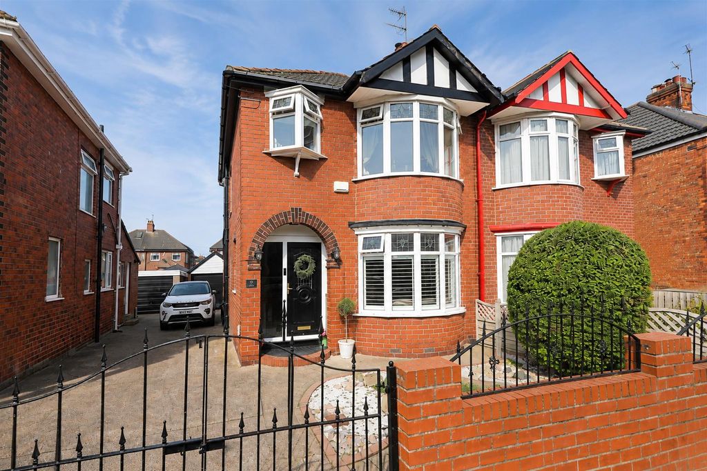 Property photo 1 of 25