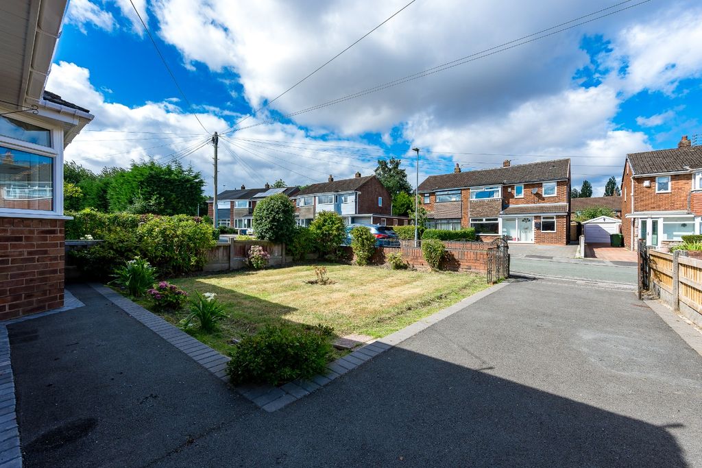 Property photo 2 of 15 5271702