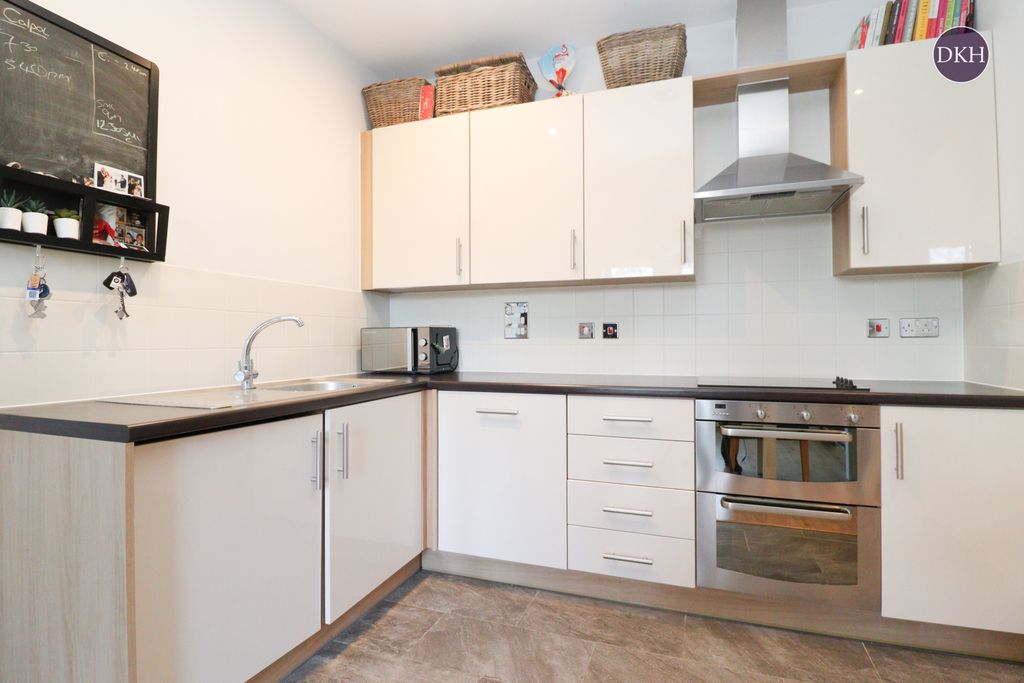 Property photo 3 of 12 Photo 03