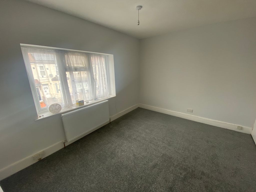 Property photo 2 of 8 Bedroom