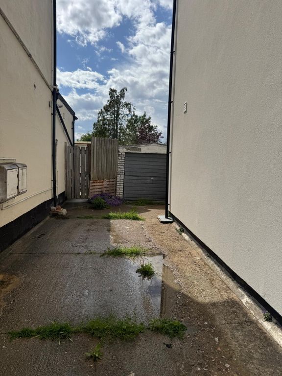 Property photo 2 of 12 Photo 1