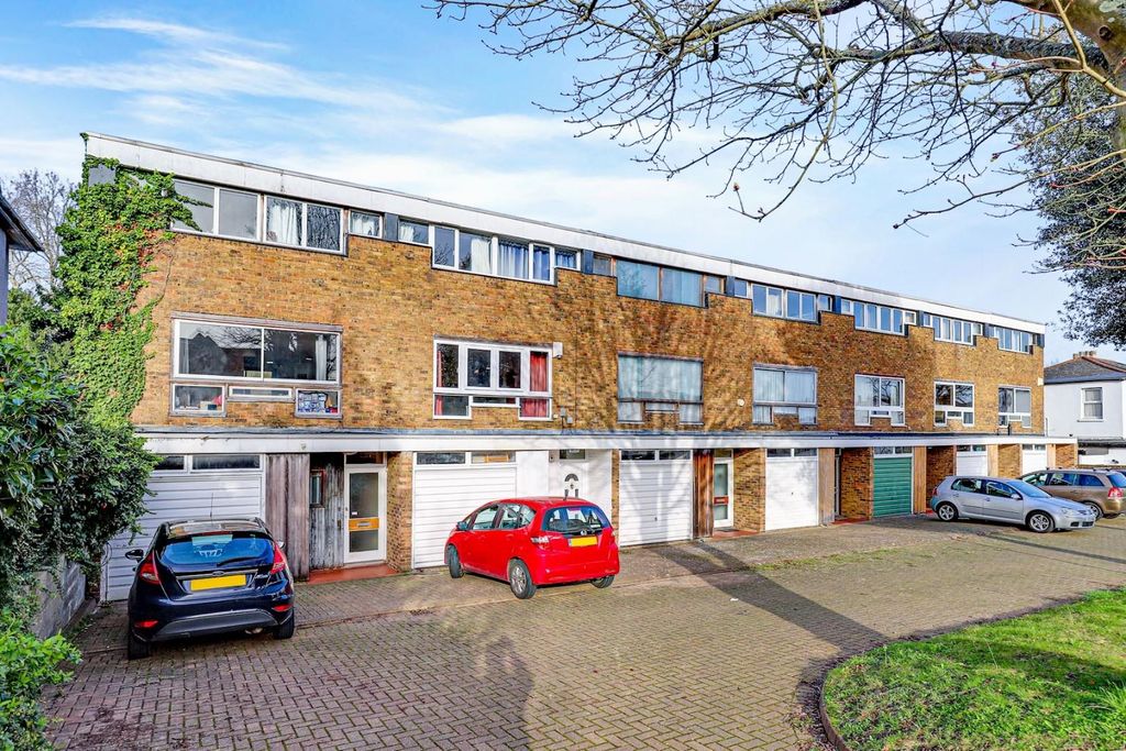 Property photo 1 of 13 10-2138Jhpropworld - 10 Border Road - 43-Medium.Jp