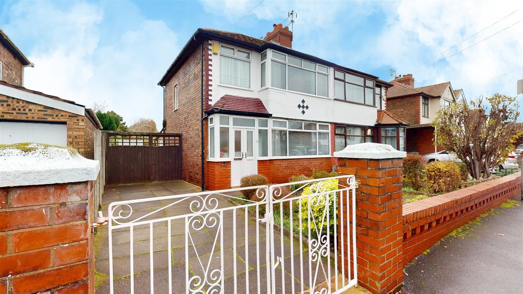 Property photo 1 of 20 Queens Drive For Sale