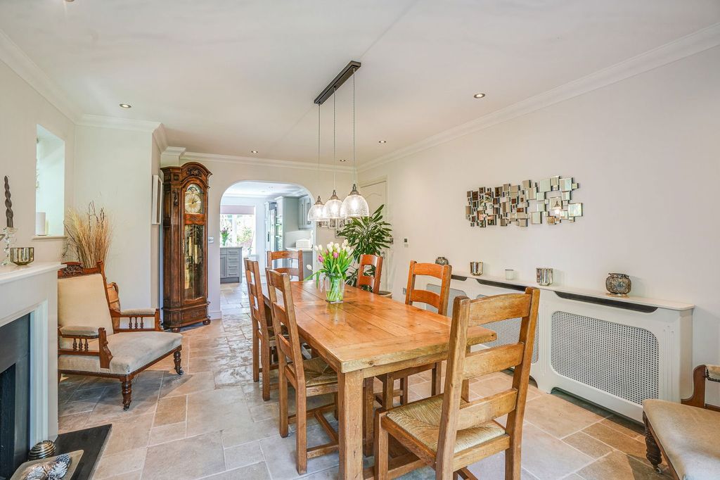 Property photo 3 of 49