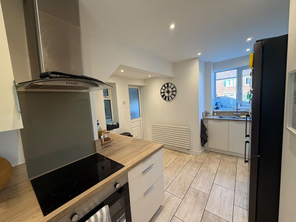 Property photo 2 of 15 Kitchen
