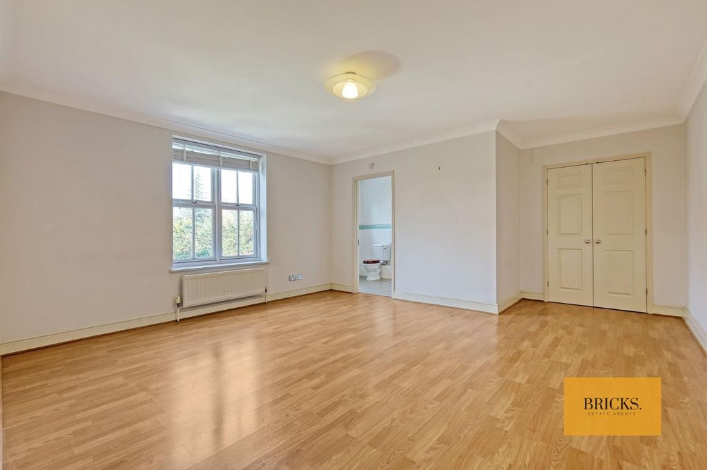 Property photo 3 of 35
