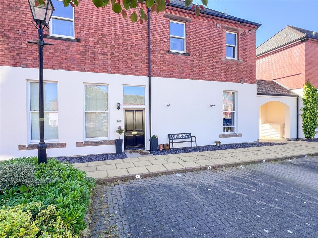 Property photo 1 of 13 Frontage