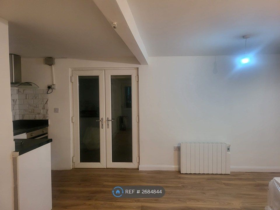 Property photo 3 of 5 Main Door