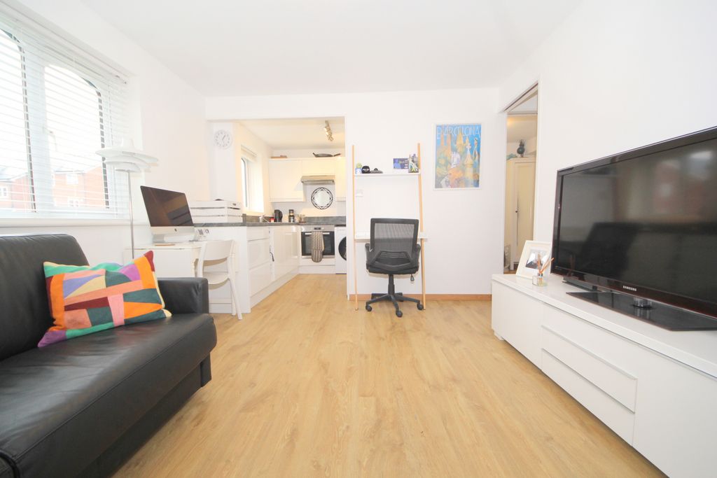 Property photo 2 of 8 Gallery